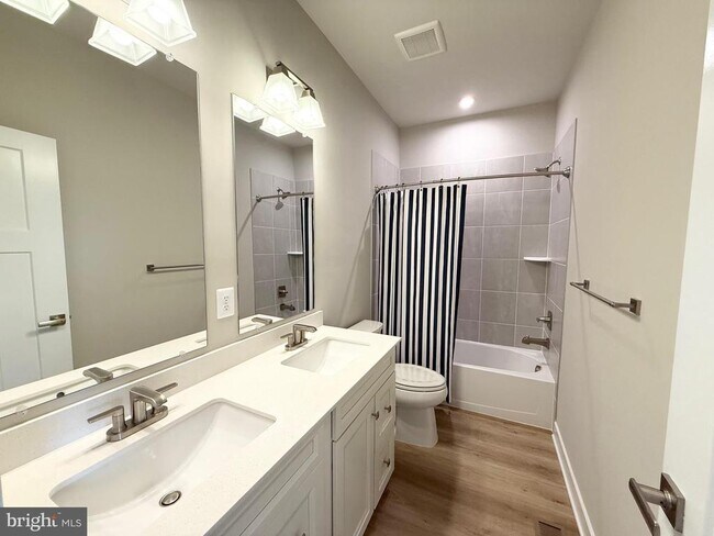 Building Photo - 7840 Blackbriar Wy