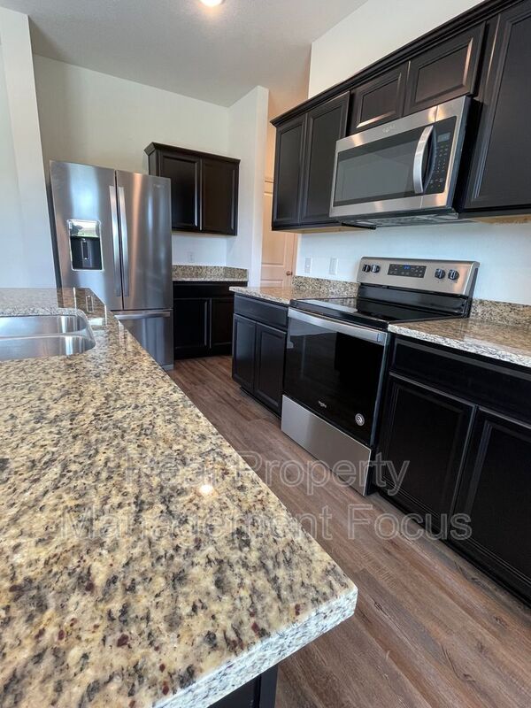 Building Photo - 713 Peach Tree Ln