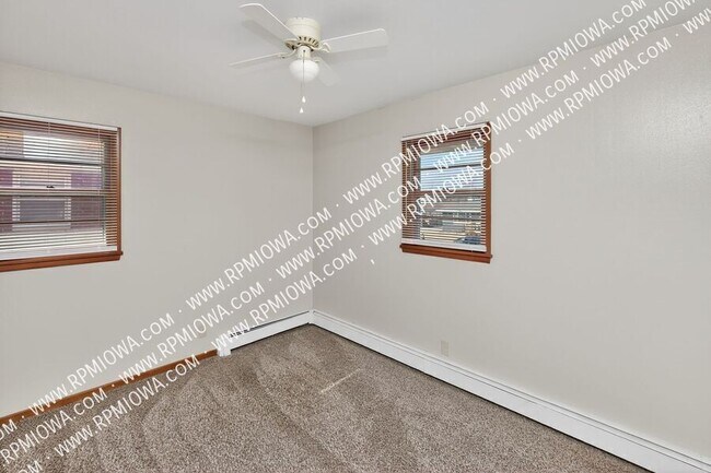 Building Photo - 312 E 5th St