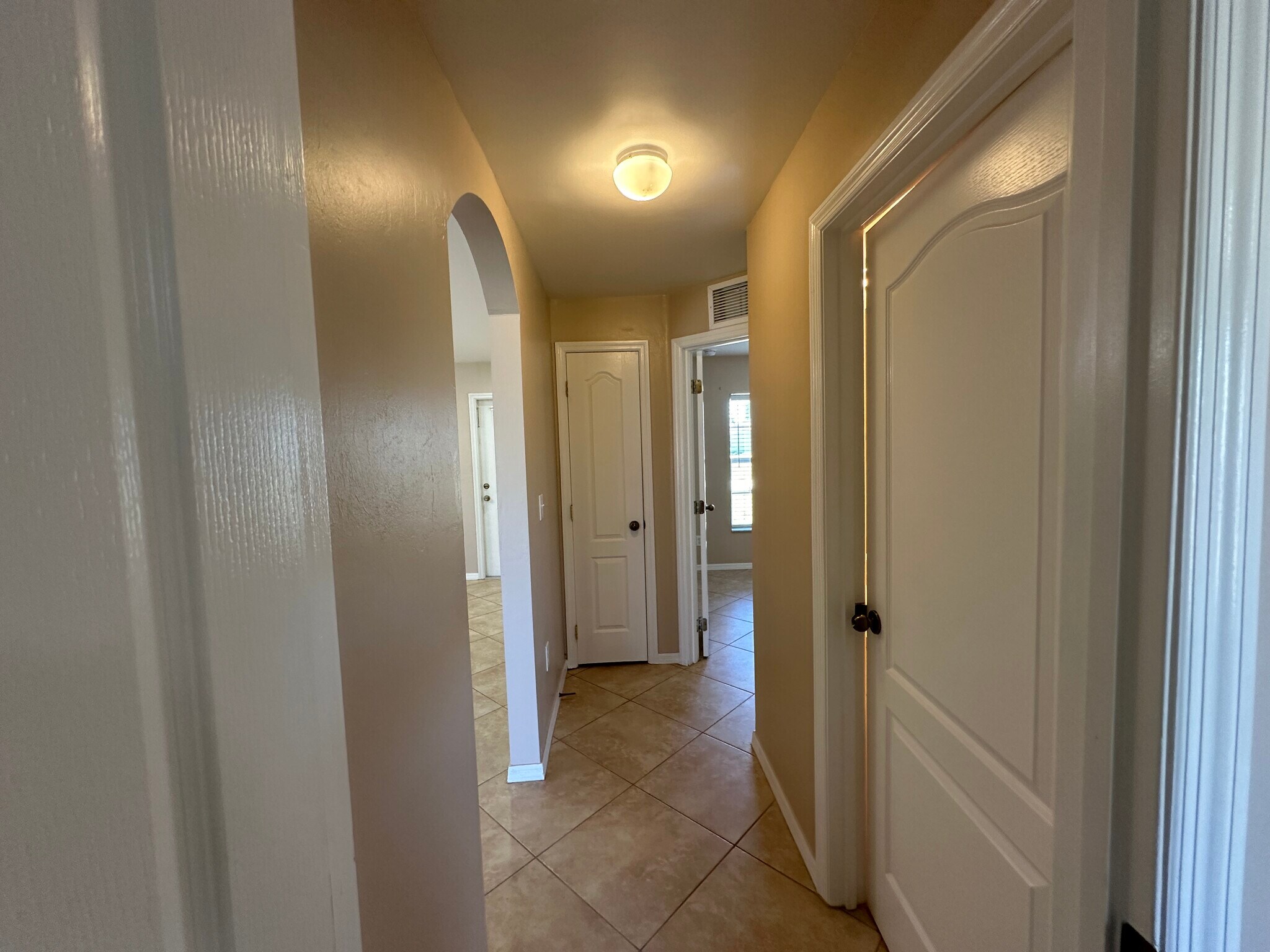 Building Photo - 4124 NE 8th Pl