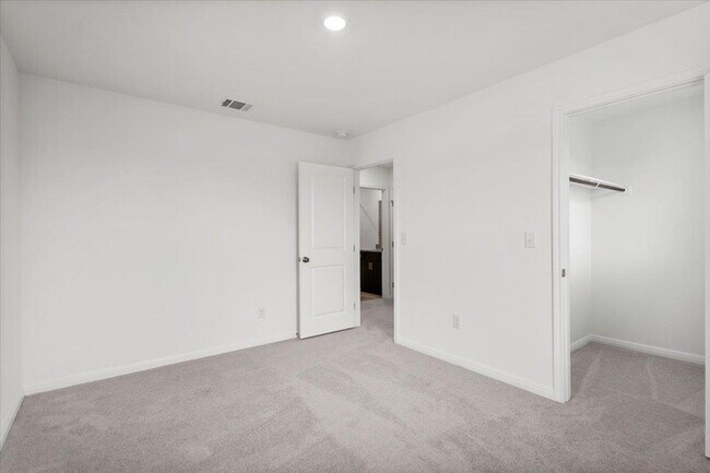 Building Photo - 13916 Ausarina Trce