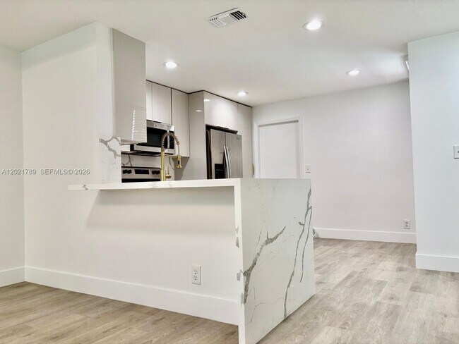 Building Photo - 1498 Barcelona Way