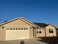 Building Photo - Newer 3 Bed 2 Bath Home In New Sutherlin D...