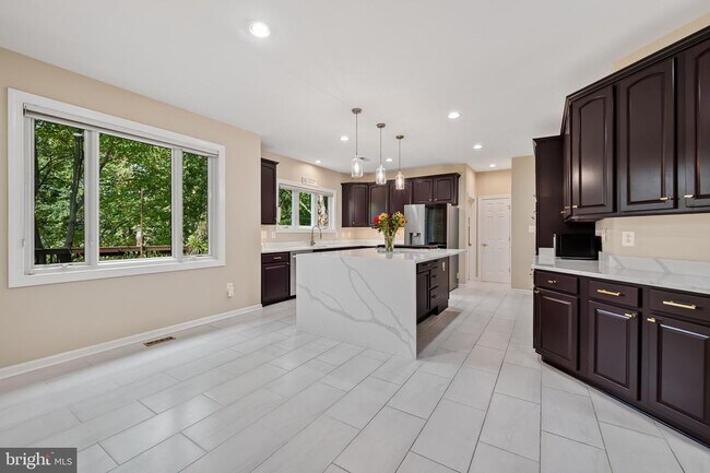 Building Photo - 306 Nova Ct