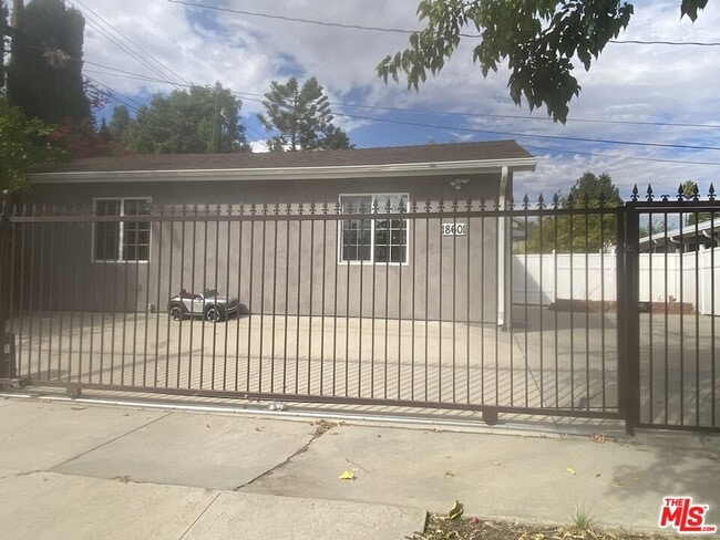 Building Photo - 18601 Hiawatha St