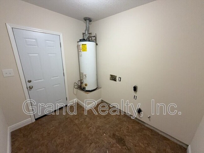 Building Photo - 4429 Amberwood Cir