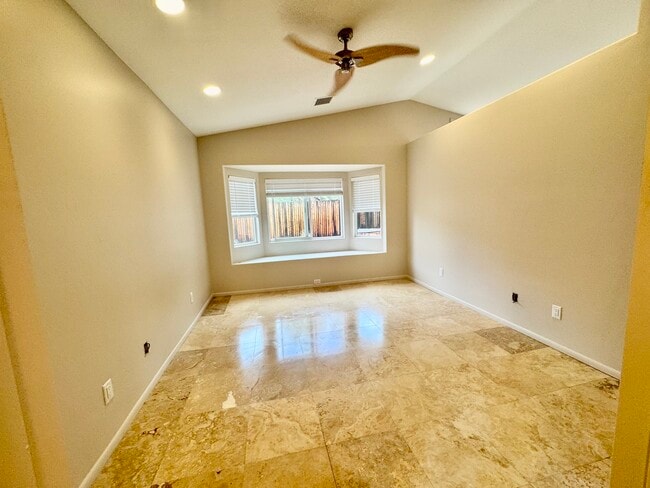 Building Photo - 120 Carol Canyon Dr