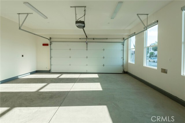 Building Photo - 5922 Encinita Ave