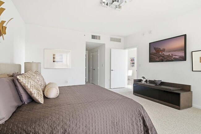 Building Photo - 550 Okeechobee Blvd