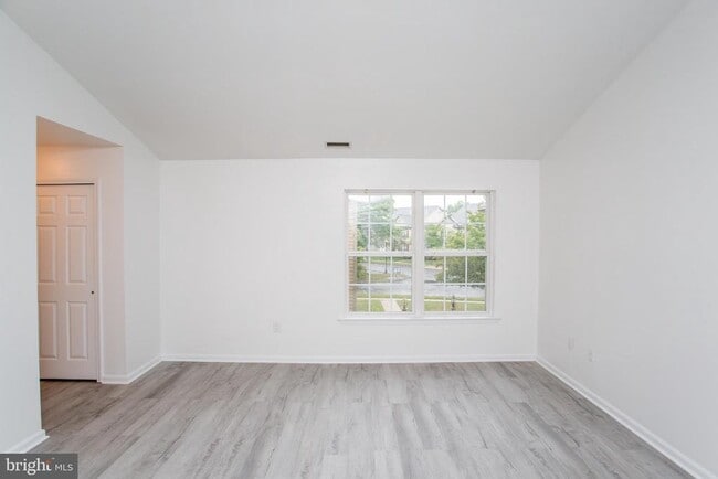 Building Photo - 1108 Julian Dr W