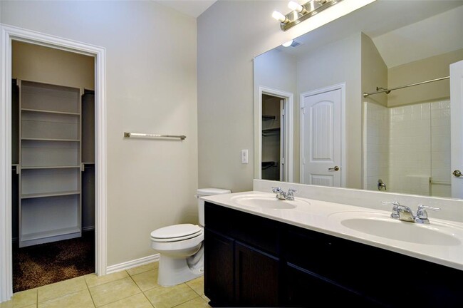 Building Photo - 120 Hamilton Dr