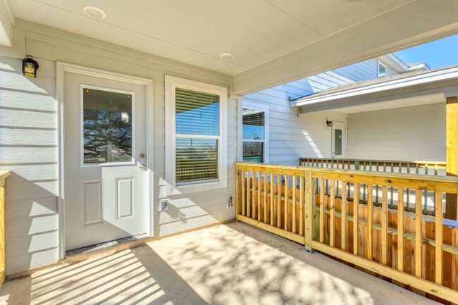 Building Photo - NW San Antonio Townhome in Hunters Ranch