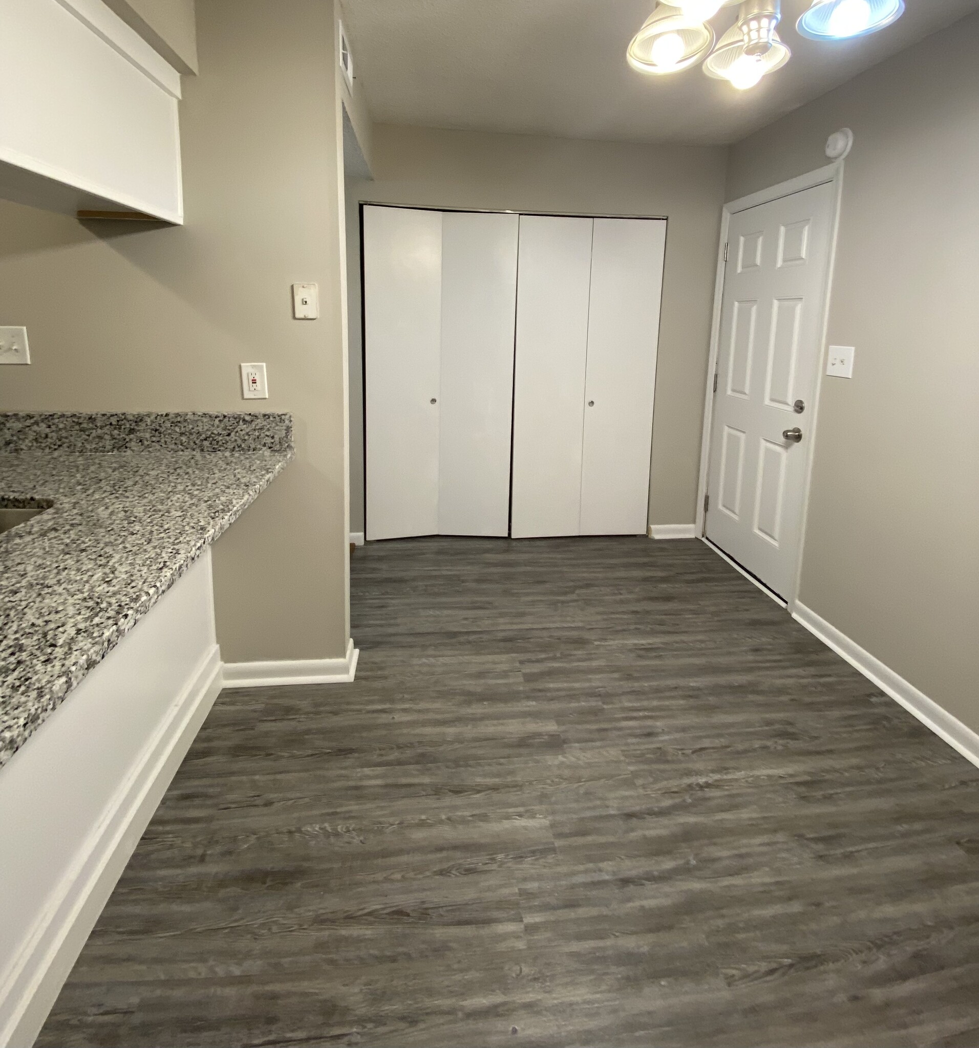 Dining - 1425 Mineral Springs Rd