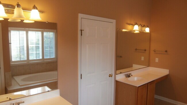 Building Photo - 1201 Late Harvest Dr