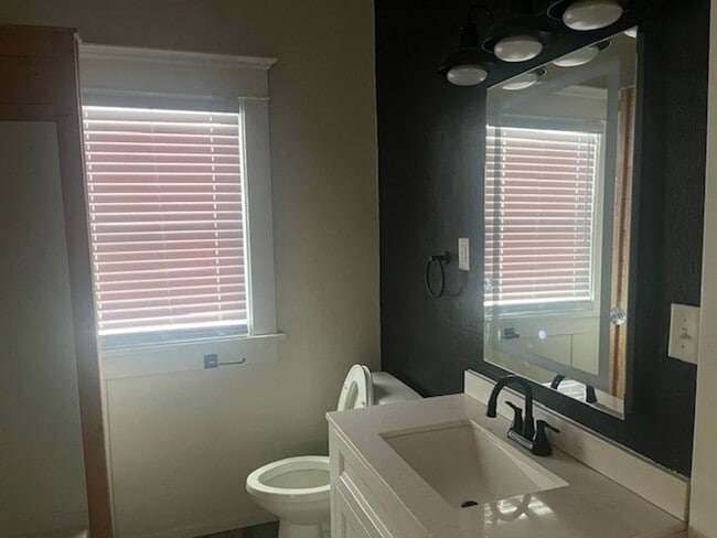 Building Photo - Renovated Bungalow