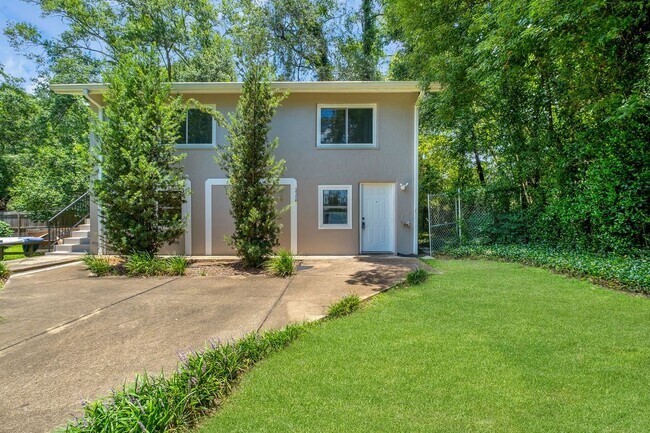 Primary Photo - 2208 Escambia Dr