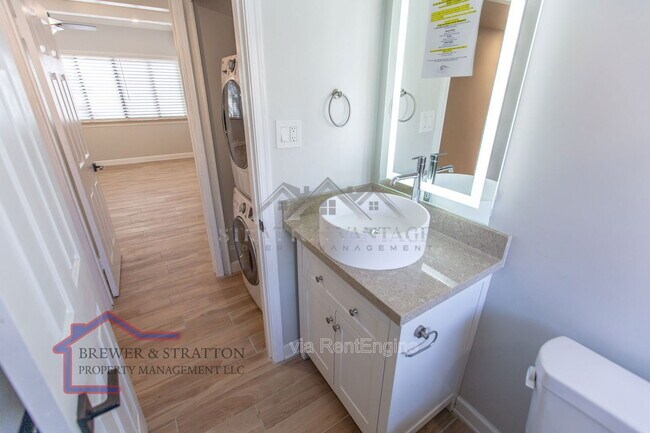 Building Photo - 351 E Thomas Rd