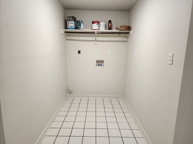 Building Photo - 4 Bed / 3 bath Downtown Jonesboro