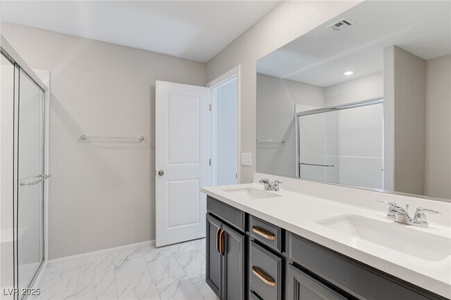 Building Photo - 9539 Wayfarer Seek Ct
