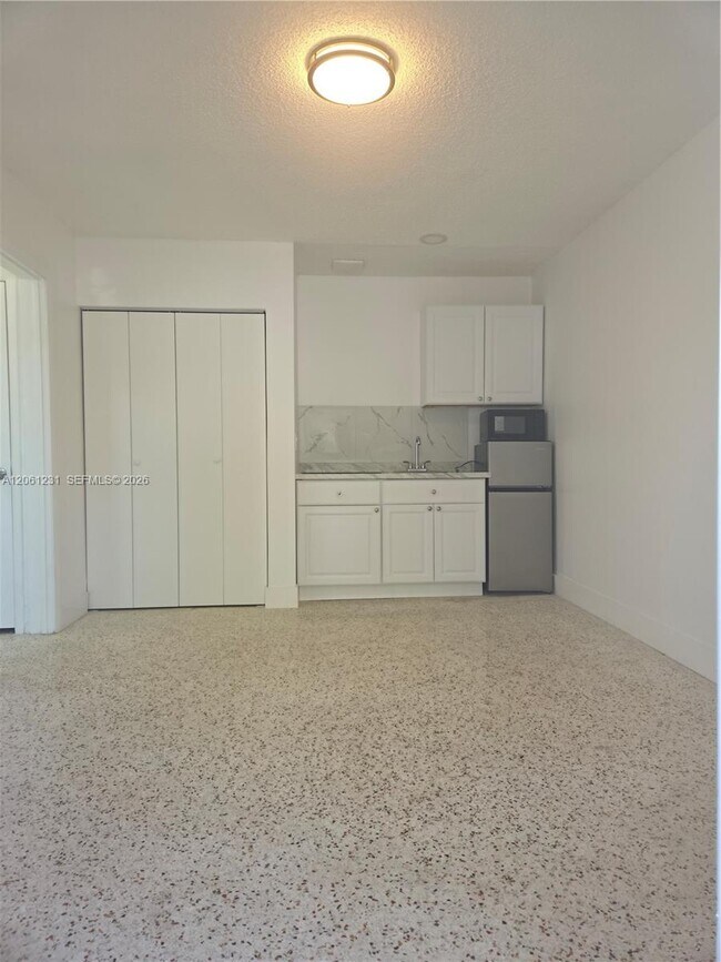 Building Photo - 3144 NW 29th St