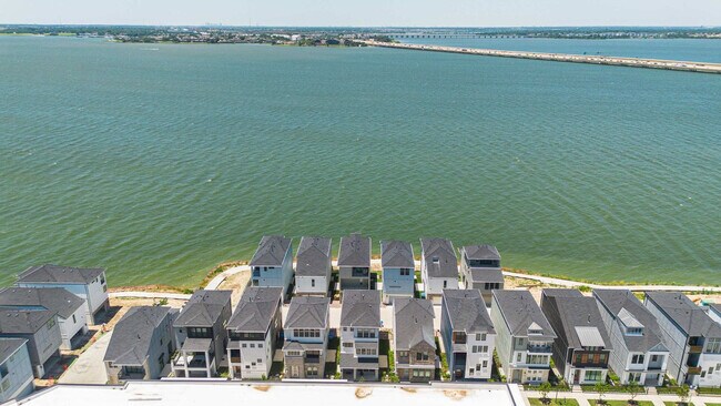 Building Photo - 516 Secretariat Dr