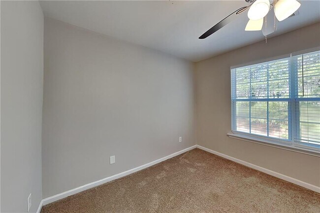 Building Photo - 324 Hiawassee Dr