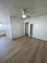 Building Photo - 417 S 9th St