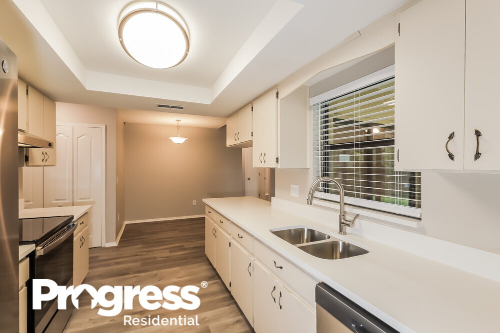 Building Photo - 1401 Glenmere Dr