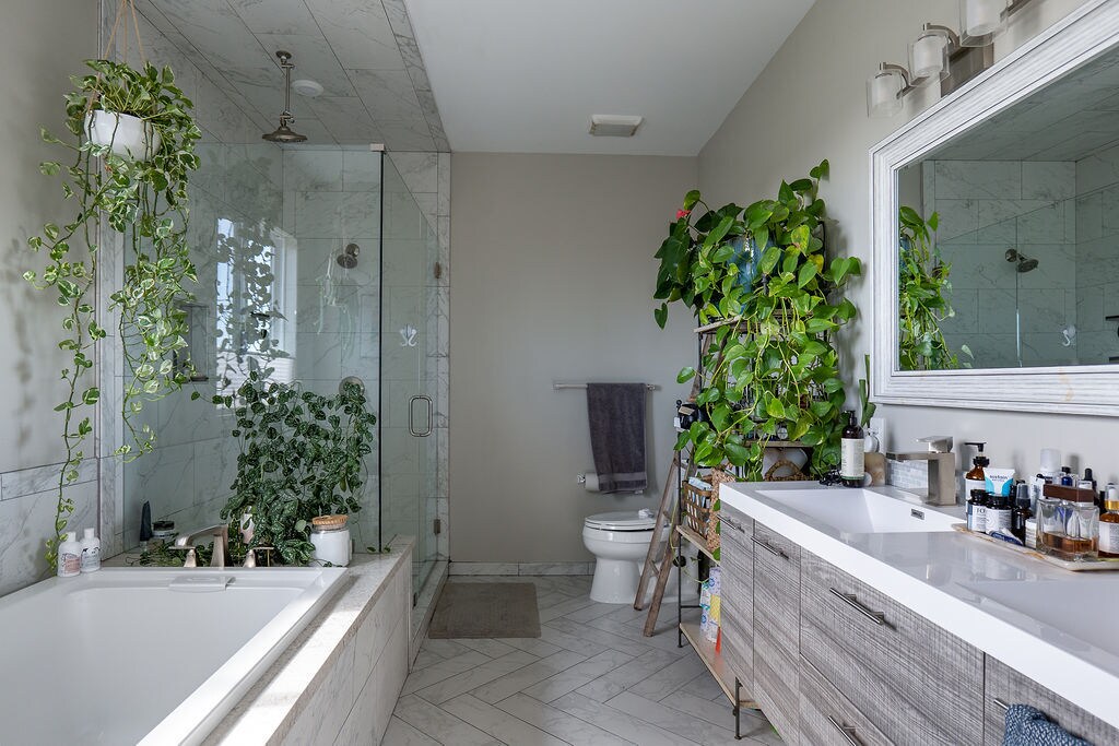 Large Carrera Master Bath with soaker tub and stand alone shower. - 3687 Valley St