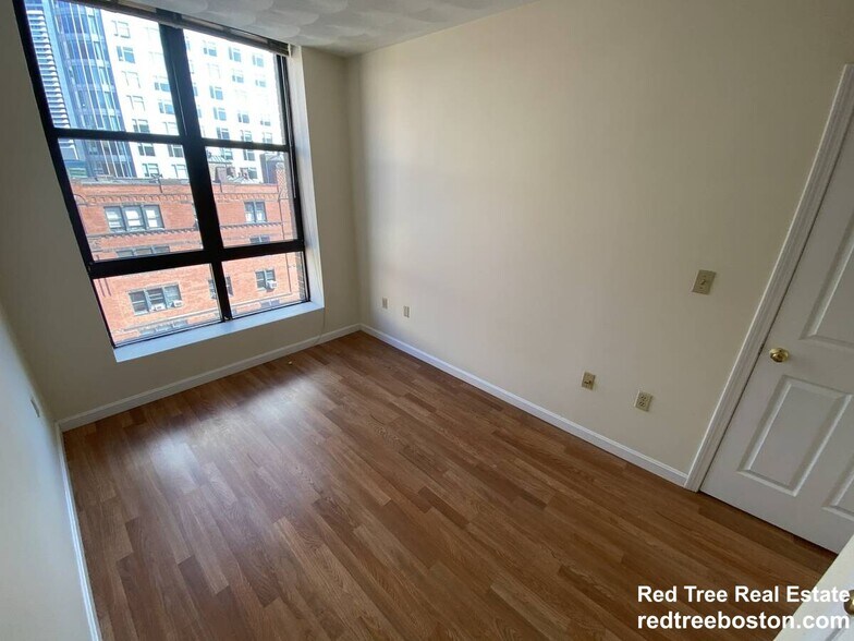 Building Photo - 81 Essex St