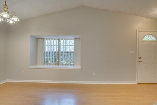 Building Photo - 3BR/2BA Home in North Pensacola Near UWF &...