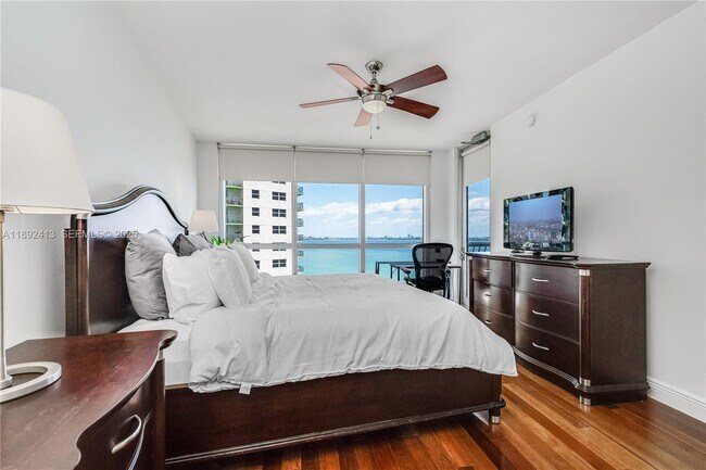 Building Photo - 1750 N Bayshore Dr