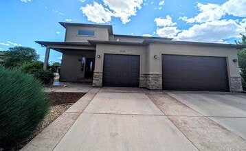 Building Photo - 2979 Fairway View Dr