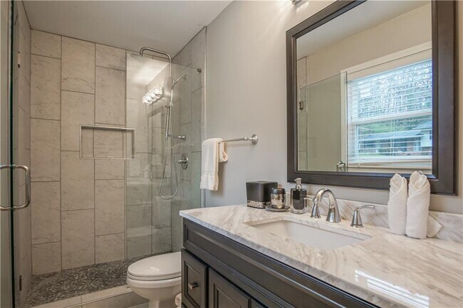 Building Photo - 2640 Casher Dr