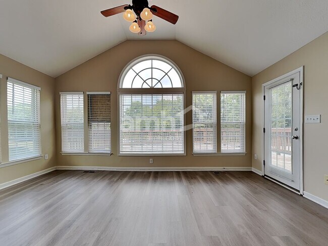 Building Photo - 5 Wells Dr