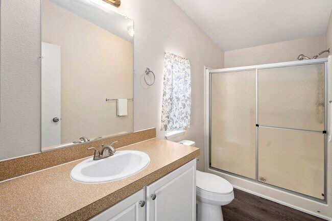 Building Photo - 307 N Poe St