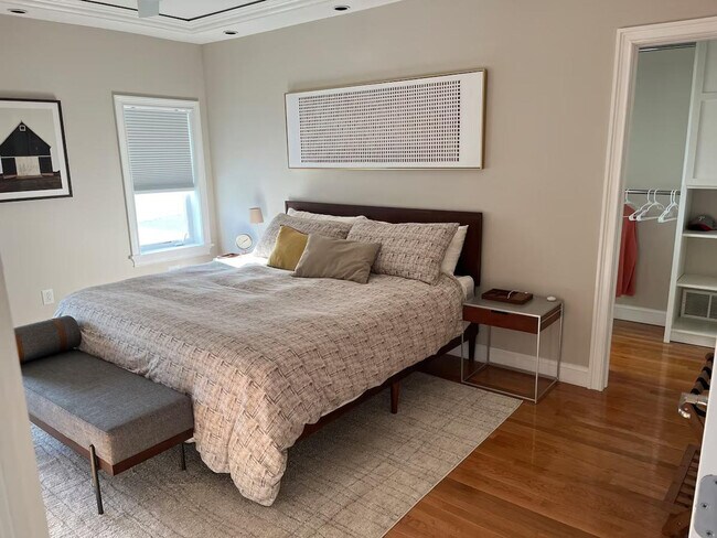 Building Photo - 99 W Circular St