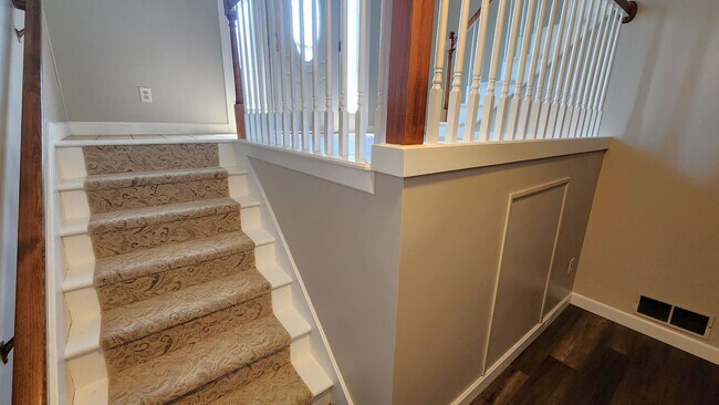 Building Photo - Lake Sherwood Executive 4BR, 3BTH home in Washburn Rural Schools!