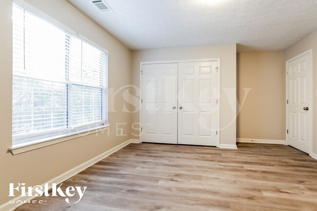 Building Photo - 3085 Piper Dr