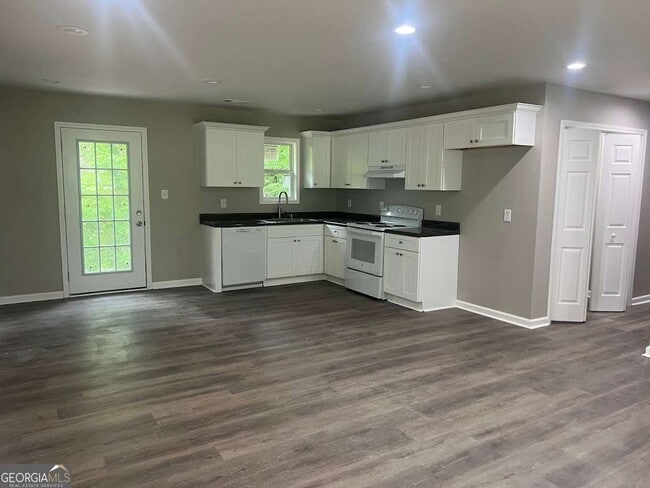 Building Photo - 1996 Chestnut Log Dr