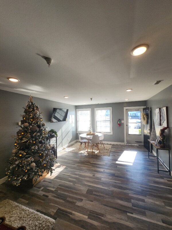 Building Photo - 46 N American Dr