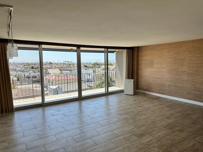 Building Photo - Spacious 2 Bedroom 2 Baths Condo with Wate...
