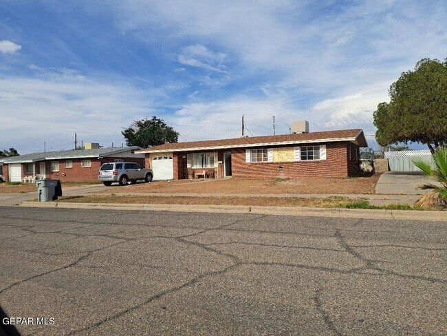 Building Photo - 2728 Dunoon Dr