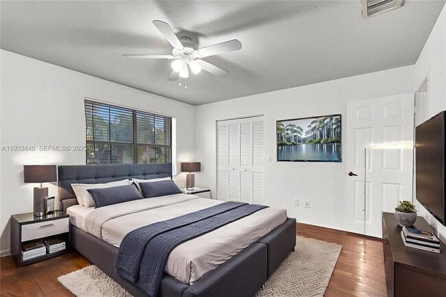 Building Photo - 1046 Satinleaf St