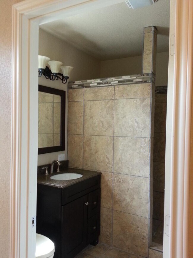 Building Photo - 420 Storeywood Dr