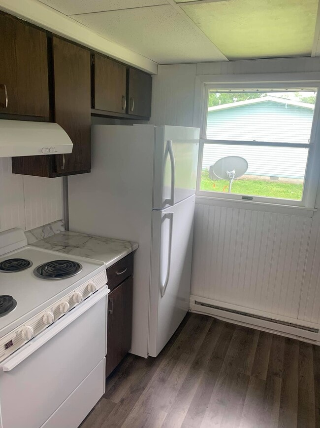 Building Photo - 406 W Alyea St