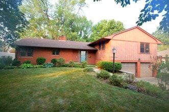 Building Photo - 3 Bedroom 2 Bathroom 2 Stall Attached Garage - Boone Iowa