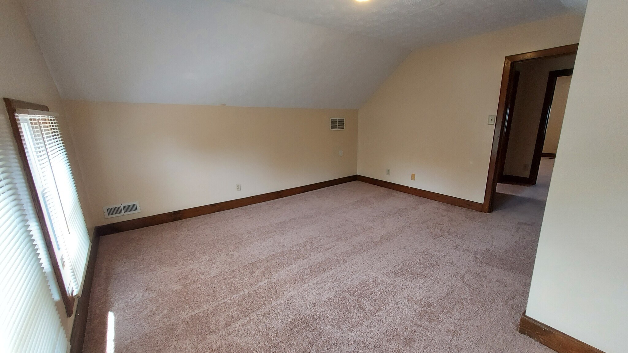 Building Photo - 404 King Ave