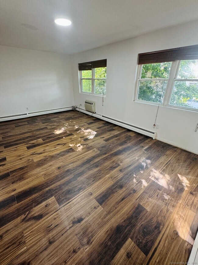 Building Photo - 374 Halley Ave
