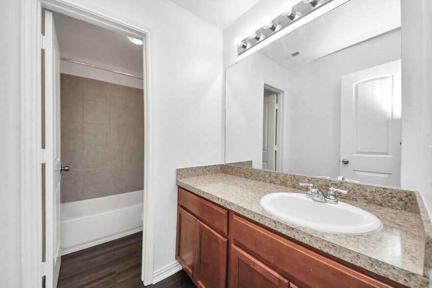 Building Photo - 10306 White Fir Villa Ave